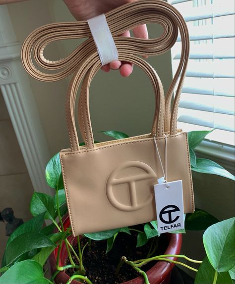 Telfer Bag Small, Telfar Small Bag Outfit, Small Telfar Bag Outfit, Telfar Bag Aesthetic, Cream Telfar Bag, Telfer Bag, Telfar Cream, Telfar Bags Small, Telfar Bags