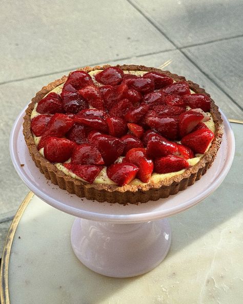 L’Appartement 4F | Strawberry season is upon us! 🍓 Tarte aux Fraises & Rose: Sumac strawberry fruit tart, with rose pastry cream and candied pistachios.… | Instagram Candied Pistachios, Rose Pastry, Fruit Tart Cake, Strawberry Season, Pastry Cream, Strawberry Fruit, Fruit Tart, Baking Ideas, Pistachio