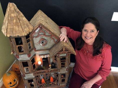 My Haunted Dollhouse Tour for Halloween - CATHIE FILIAN's Handmade Happy Hour Doll House Haunted House, Diy Haunted Dollhouse Ideas, Haunted Dollhouse Diy, Horror Miniatures, Mini Haunted House, Haunted House Project, Miniature Haunted House, Halloween Doll House, Doll House Design