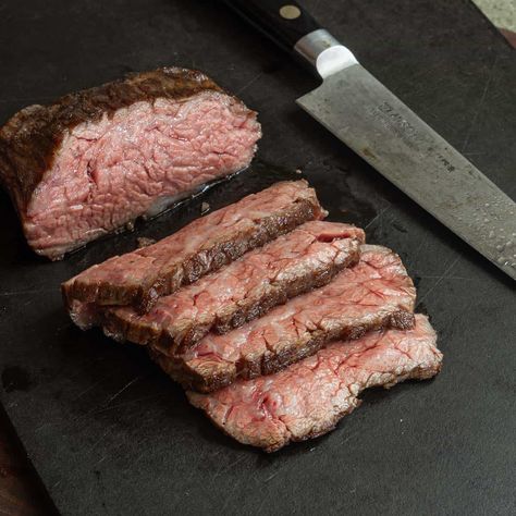 How to Cook a Bavette Steak Bavette Steak, Summer Entrees, Flap Steak, Sous Vide Steak, Steak In Oven, Ground Beef Pasta, Hanger Steak, Rare Steak, Steak Cuts