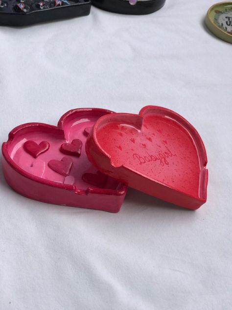 Heart Ashtray Clay, Easy Clay Sculptures, Sculpture Art Clay, Clay Diy Projects, Clay Crafts Air Dry, Keramik Design, Pottery Crafts, Clay Jewelry Diy, Ceramics Pottery Art