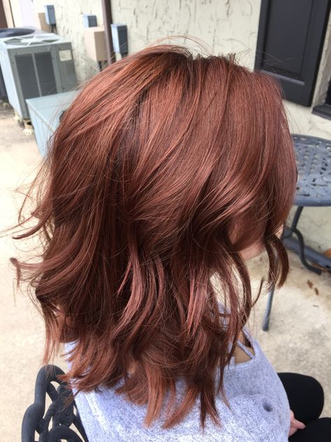 Summer color Auburn Hair Color For Brunettes, Auburn Hair On Cool Skin, Red Hair Color Medium Length, Fall Hair Color Ideas Medium Length, Light Brown Red Hair Color, Autumn Hair Color Auburn, Summer Auburn Hair, Red Caramel Hair, Summer Auburn Hair Color