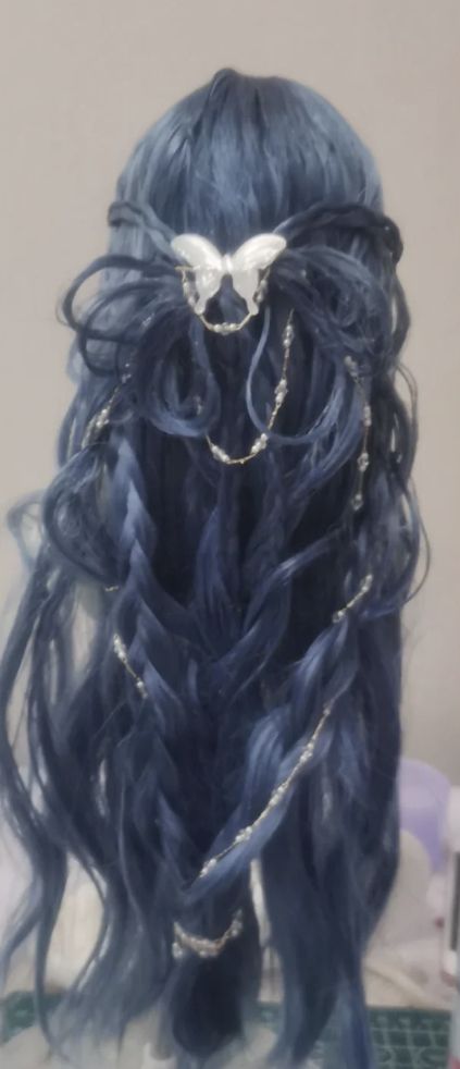 Ocean Aesthetic Hairstyles, Siren Aesthetic Hair, Black Mermaid Hairstyles, Siren Core Hair, Water Inspired Hairstyles, Sirencore Hairstyles, Octupuscut Hair Long, Ocean Hair Accessories, Mermaid Hairstyles Aesthetic