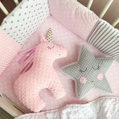 These lovely cushi Unicorn Pillow, Bear Pillow, Diy Bebe, Baby Sewing Projects, Fabric Toys, Baby Projects, Cute Pillows, Baby Diy, 자수 디자인