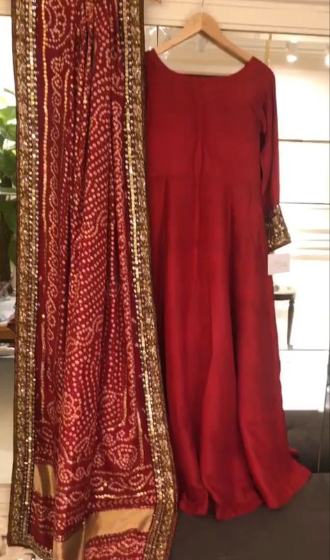 Red Heavy Dupatta, Bandini Duppatas, Chunri Dupatta With Plain Suit, Chunari Dress, Chunari Dupatta, Chunri Dress Design, Bandini Dupatta, Chunri Dresses, Qawali Night Outfits