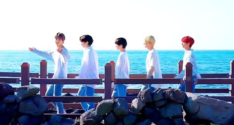 Txt Gif Aesthetic, Kpop Gifs Banner, Txt Gif Wallpaper, Txt Banners Discord, Txt Gif Banner, Kpop Banner Gif, Txt Header Twitter, Txt Banners, Txt Banner