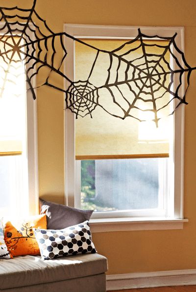 Diy Halloween Dekoration, Dollar Store Halloween Decorations, Halloween Window Decorations, Cheap Halloween Decorations, Easy Diy Halloween Decorations, Homemade Halloween Decorations, Dollar Store Halloween, Diy Halloween Decor, Halloween Window