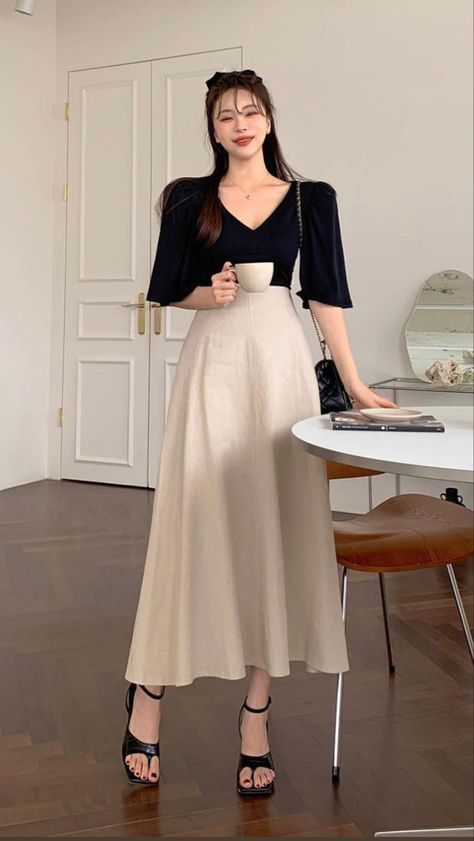 Blouse And Skirt Outfit Classy, Modest Elegant Dresses, Victorian Fashion Dresses, Simple Dress Casual, Class Dress, Elegant Outfit Classy, Evening Dresses With Sleeves, Korean Fashion Dress, Graduation Outfit