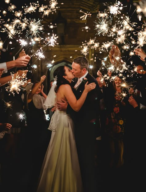 Winter Wedding Photos, Wedding Portrait Poses, Wedding Send Off, Sparkler Send Off, Wedding Dresses Vera Wang, Wedding Sparklers, Sparkle Wedding, Wedding Photos Poses, Wedding Mood