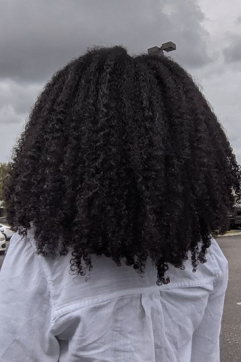 Type 4 natural hairstyle. Wash and go on long type 4 natural hair. Waist Length Afro Hair, Long Type 4 Hair Natural, Natural Hair Care Aesthetic, Back To School Hairstyles Curly, Hairstyles Mini Twist, Long 4b Hair, School Hairstyles Curly, Long Coily Hair, Length Retention Natural Hair