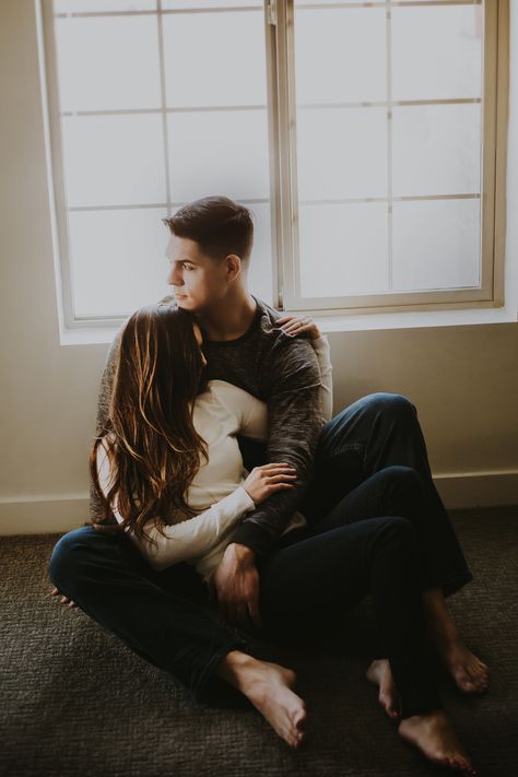 Romantic Picture For Bedroom Couples, Couple Poses Hidden Face, Coupal Pic, Couple Goal Romantic Bed, Photo Wallpaper Bedroom, Couple Goal Romantic, Weird Pics, Romantic Questions, Goals Couple