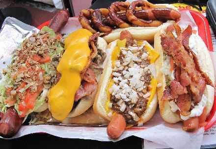 Pinks Hot Dogs, Cuban Cuisine, Savory Foods, California Trip, Hot Dog Stand, 7th Heaven, All I Ever Wanted, Dog Recipes, Dog Eating