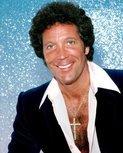 Join us on facebook...pics, news and vids shared daily.   Sir Tom Jones and His Music https://www.facebook.com/groups/286710528077290/ Tom Jones Singer, Sir Tom Jones, Mens Cross Necklace, Tom Jones, Cyndi Lauper, Ray Charles, Lenny Kravitz, Tina Turner, Aretha Franklin