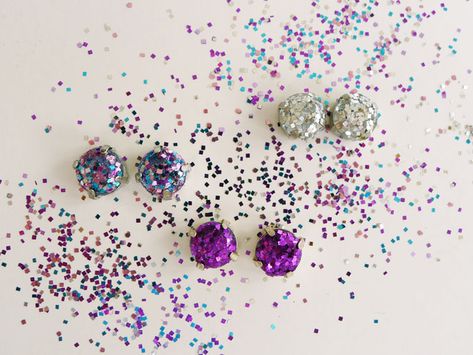 Diy Glitter Earrings, Studs Diy, Glitter Stud Earrings, Weekend Crafts, Spade Earrings, Diy Glitter, Glitter Diy, Glitter Earrings, Diy Rings