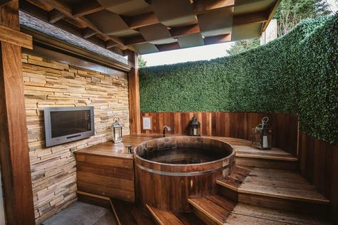 Outdoor Jacuzzi, Backyard Spa, 2x4 Projects Diy, Diy O, 2x4 Projects, Outdoor Tub, Hot Tub Backyard, Hot Tub Garden, Sauna Design