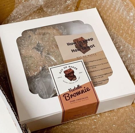 Dessert Label Design, Custom Cookie Packaging, Cookies Sticker Design Packaging Ideas, Cookies Branding Packaging, Bread Box Packaging, Brownies Packaging Ideas Boxes, Bakery Branding Packaging, Dessert Boxes Packaging, Brownie Packaging