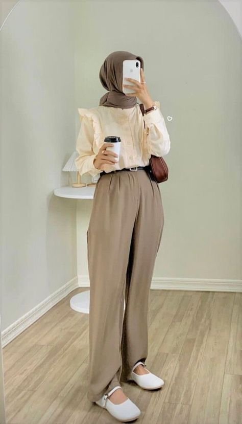 Outfit Hijab Kulot, Cream Outfit Hijab, Outfit Kulot, Ootd Korean Style Hijab, Ootd Hijab Casual Simple, Mix And Match Outfits Hijab, Kulot Pants, Ootd Ngampus, Korean Style Hijab