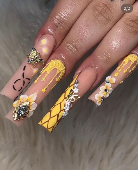 Honey Comb Nails Design, Honey Bee Nails Acrylic, Honey Drip Nails, Bee Themed Nails, Bee Acrylic Nails, Honey Bee Nails, Honey Nails, Ratchet Nails, Magical Nails