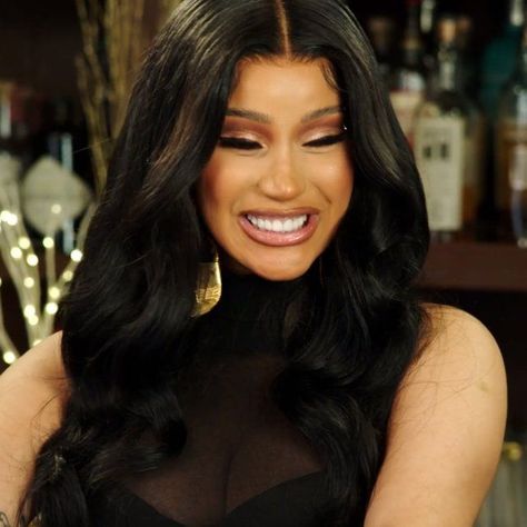 Cardi B Smiling, Cardi B Black Hair, Cardi B Selfie, Cardi B Makeup, Cardi B Hair, Cardi B Pics, Glossy Lips Makeup, Cardi B Photos, Celebrity Selfies