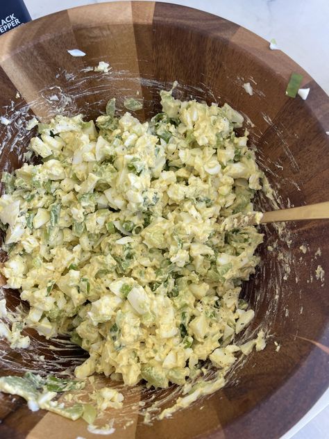 The BEST egg salad - Katie Austin Katie Austin Recipes, The Best Egg Salad, Healthy Egg Salad, Devilled Eggs, Katie Austin, Healthy Lunch Snacks, Vegetarian Life, Spinach Soup, Quinoa Healthy