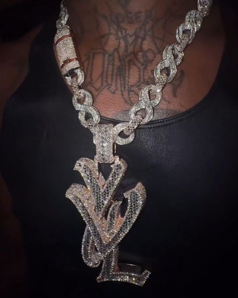 @playboicarti has just added a new iced out YVL chain to his collection. Comments ⁉️ — Follow: @trendsetterstyle_ for Daily Fashion/Streetwear News, Trends, Drops & More!! - #PlayboiCarti #YVLChain #IcedOut #Jewelry #Trendsetterstyle Travis Scott Chain, Chains Aesthetic, Streetwear Jewelry, Fashion Streetwear, Travis Scott, Daily Fashion, Streetwear Fashion, Street Wear, Collage