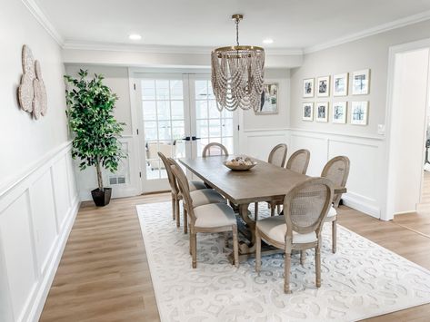 Modern Coastal Dining Room, Renovated Craftsman, Craftsman Dining Room, Dining Room Wainscoting, Coastal Dining Room, Craftsman Interior, Coastal Dining, Dining Room Remodel, Modern Cottage