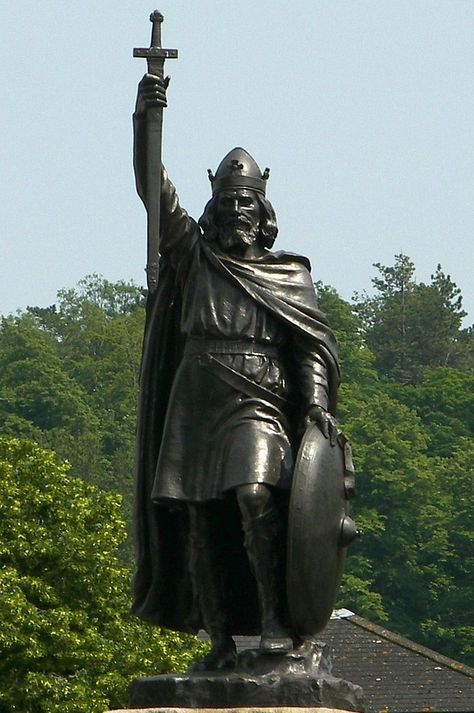 King Alfred #WinchesterUK https://www.flickr.com/photos/39450859@N07/albums/72157629605718569 King Alfred, Winchester, Hampshire | by teresue King Alfred, King Alfred The Great, King Albert I Of Belgium, King Arthur Statue Tintagel, Alfred Gilbert Sculpture, Alfred The Great, One Thousand, Great King, Hampshire