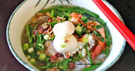 Blog of Noodles: Hu Tieu - Pork and Seafood Noodle Soup Egg Noodle Soup, Hu Tieu, Recipes Noodles, Asian Soup Noodle, Vietnamese Dishes, Vietnamese Soup, Asian Noodle Recipes, Asian Noodle, Fried Noodles