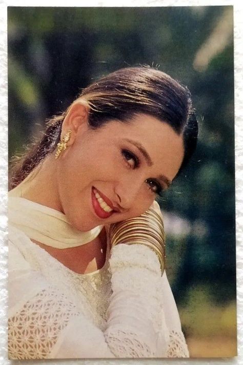 Karisma Kapoor beautiful pics #karismakapoor #beauty #90s #bollywood Karishma Kapoor 90s, Bollywood Vintage, Kunal Kapoor, Indian Fits, 90s Bollywood Fashion, Randhir Kapoor, Karishma Kapoor, Bollywood Theme, Screen Test