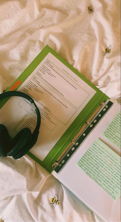 Green Student Aesthetic, Science Green Aesthetic, Green Aesthetic Headphones, Green College Aesthetic, Green Headphones Aesthetic, Green Science Aesthetic, School Green Aesthetic, Study Aesthetic Green, Green School Aesthetic