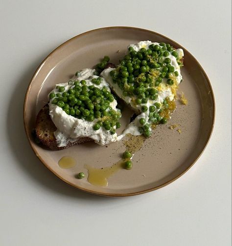 Toast With Burrata, Peas On Toast, Love Simple, Simple Sandwiches, Pasta Sauces, Green Peas, Green Juice, Happy Meal, The Cloud