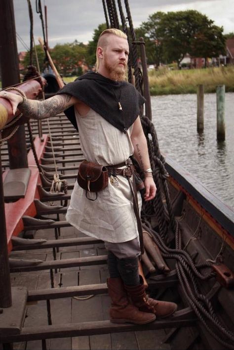 Roleplay Costumes, Viking Festival, Viking Garb, Winter Cape, Medieval Garb, Viking Dress, Viking Men, Viking Life, Viking Costume