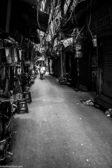 A photography walk in Old Delhi is one of the more popular activities. This walk helps participants walk around in the streets and markets of old city, take pictures of people, old houses, bazaars etc. These photography walks are perfect for travelers who wish to explore the city like a local, interact with people and take memorable pictures along the way. #streetphotowalk #olddelhi #delhiphotography #nightphotography #photography #customphototour Indian Punk, Street Photography Indian, Delhi Streets Aesthetic, Old Delhi Photography, Old Mumbai City Photography, Streets Of India Photography, Indian Streets At Night, Surreal Flowers, Old Delhi