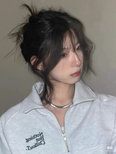 Hairstyles For Hooked Nose, Crooked Nose Makeup, Roman Nose Makeup, High Nose Bridge Ulzzang, Hook Nose Woman, Hook Nose, Large Nose, Nose Inspo Asian, Hooked Nose Woman