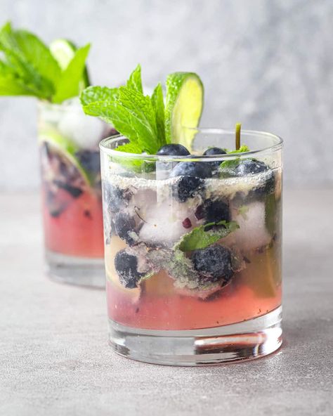 Non-Alcoholic Blueberry Mojito Summer Mocktail, Blueberry Mojito, Mojito Mocktail, Mint Simple Syrup, Mocktail Recipe, Summer Drink, Drinks Alcohol Recipes, Health Drink, Family Favorite Meals