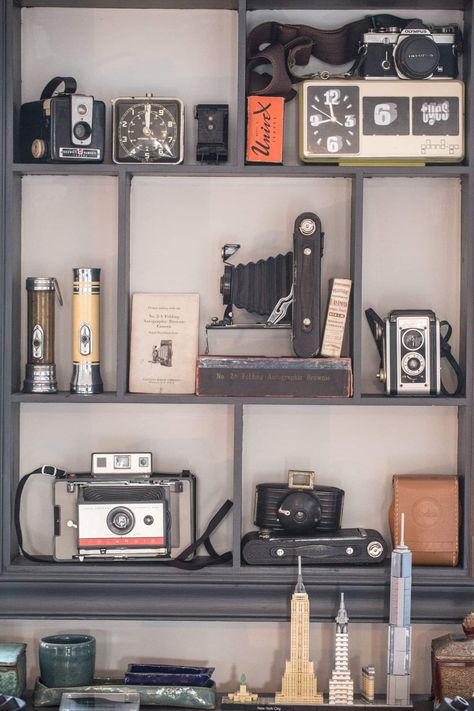 Antique Camera Decor, Antique Camera Display, Vintage Camera Display, Hot Wheels Diy, Vintage Camera Decor, Camera Display, Camera Decor, Camera Storage, Antique Cameras