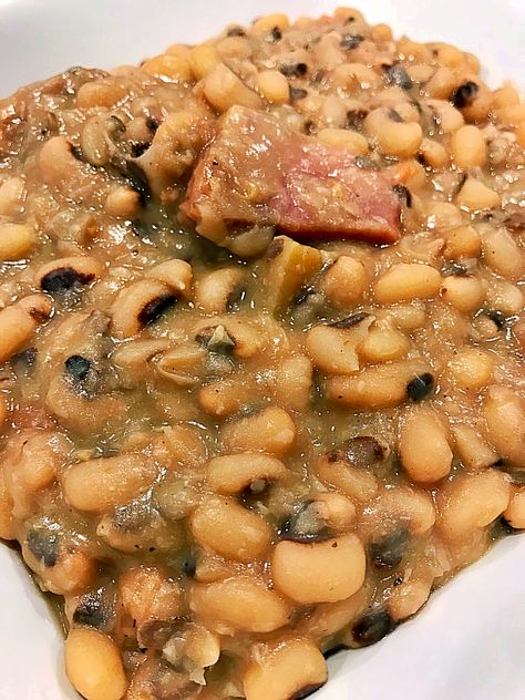 Southern Style Black Eyed Peas, Black Eyed Peas And Ham, Black Eyed Peas Recipe Crock Pot, Blackeyed Pea Recipes, Black Eyed Peas Recipe, Southern Recipes Soul Food, Soul Food Dinner, Pea Recipes, Southern Cooking