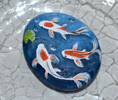 Koi Fish In A Pond, Garden Fish Pond, Fish In A Pond, Pond Home, Disney Canvas Paintings, Pond Art, Fish Rocks, Fish Template, Stone Art Painting