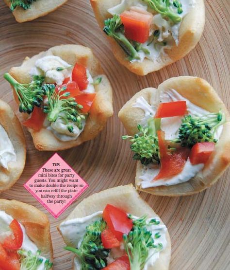 Veggie Pizza Muffins, Individual Veggie Pizza, Mini Veggie Pizza, Muffin Tin Meals, Bite Size Pies, Cold Veggie Pizza, Easy Family Dinner Ideas, Quick Muffins, Pizza Ranch