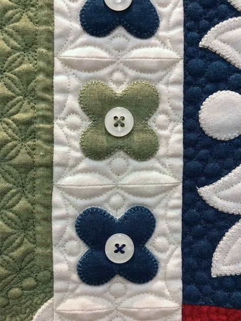 Cheeky Cognoscenti: Three Favorite Traditional Applique Quilts From AQS Paducah Quilt Week + Vintage Quilt Repair Update Quilt Embellishments, Quilt Repair, Hand Stitching Techniques, Embellishment Ideas, Embroidered Labels, The Quilt Show, Start Quilting, Sewing And Quilting, Yarn Pom Pom