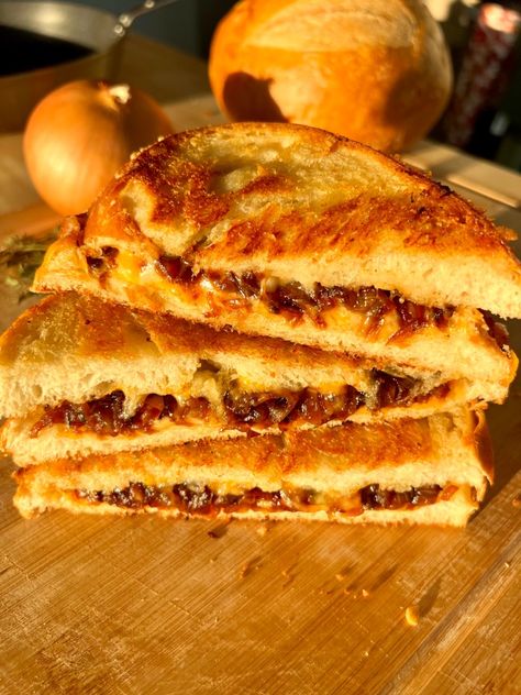 French Onion Grilled Cheese - Kenna's Cooks Grilled Cheese With Bacon, French Onion Grilled Cheese, Onion Grilled Cheese, Comfy Food, Cheese All, Carmelized Onions, Bacon Jam, Gruyere Cheese, Balsamic Glaze