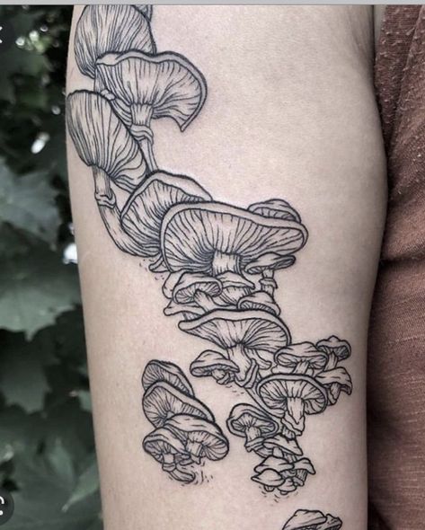 Fungi Tattoos, Mushroom Board, Tattoo Mushroom, Mushroom Tattoo Ideas, Tattoo Ideas Women, Cottagecore Tattoo, Nature Tattoo Ideas, Random Tattoos, Tattoos 2024