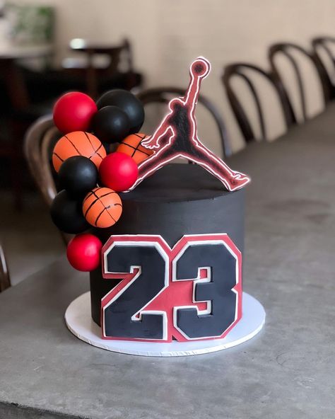 Cake Me Crazy™️ on Instagram: “🏀🏀🏀 @colour.mill in black, red and orange. Code CRAZY10 #cakesdaily #bakersofinstagram #cakesbae #cakesinstyle #cakestyle #cakecakecake…” Michael Jordan Birthday Cake, Jordan Birthday Cake, Basketball Birthday Cake, Jordan Birthday, Sports Themed Cakes, Basketball Cake, Jordan Bulls, Basketball Birthday, Fashion Cakes