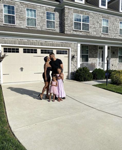 Sold House Pictures First Home Black Family, Black Family Asethic, Family Of Four Aesthetic, Black Couple Family, Family Astethic, Young Black Family Goals, Black Family Goals, Black Family Aesthetic, Family Vision Board