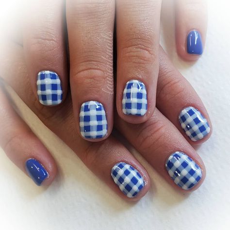 Summer Gingham Picnic Print Nail Art Gingham Nail Designs, New England Nails, Red Gingham Nails, Blue Gingham Nails, Gingham Nail Art, Dorothy Nails, Blue Plaid Nails, Wacky Nails, Gingham Nails