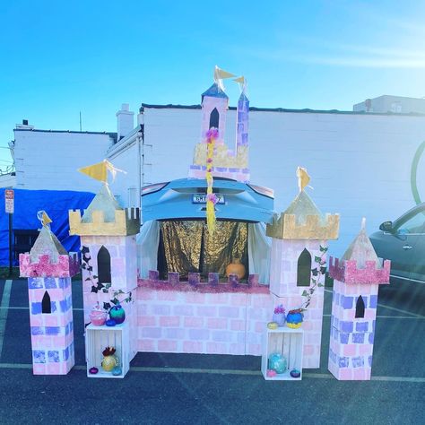 Castle Truck Or Treat, Cinderella Castle Trunk Or Treat, Disney Themed Parade Float Ideas, Trunk Or Treat Ideas For Cars Disney Princess, Trunk Or Treat Castle Ideas, Princess Castle Trunk Or Treat, Disneyland Trunk Or Treat Ideas, Trunk Or Treat Castle Theme, Castle Parade Float