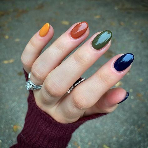 Megan Preville on Instagram: "I kind of feel like a Crayola crayon box with this manicure but either way I’m rocking it! We had a family emergency this past weekend so I just threw together the first combination I could think of! Just goes to show that not all of my impromptu combinations are amazing! 🤷🏻‍♀️🖍 . . Mani Details: @revelnail Duel, Wicked, Terra, Cornstalk @bonafidebeauty_czech Prep/Shaping @vividglamco Base Coat, Activator, + Delicate Gel Base/Top Coat @manichicnails Skin Care . . Indian Corn Nails, Fall Nails Mixed Colors, Fall Nails Mix And Match, Rainbow Fall Nails, Blue Green Dip Nails, Fall Nails Colorful, Teal And Rust Nails, Fall Color Block Nails, Multi Color Dip Nails