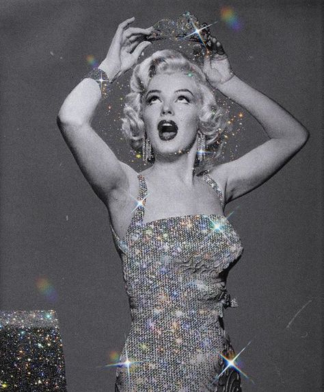 @marilynmonroe - Woman made from diamonds and everything out of light This Is Her Picture, Diamonds Aesthetic, Diamond Aesthetic, Arte Glitter, Queen Wallpaper, Putri Diana, Estilo Marilyn Monroe, Glitter Photography, Glam Aesthetic