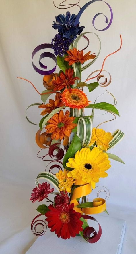 Horizontal Flower Arrangement, Floral Techniques, Tall Flower Arrangements, Colorful Flowers Arrangements, Floral Art Arrangements, Decorative Plants, Gerbera Daisies, Church Flower Arrangements, Floral Arrangements Diy