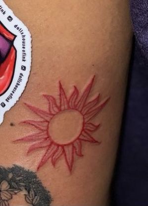 Sun Tattoo On Black Women, Jhene Aiko Sun Tattoo, Red Sun Tattoo Black Women, 20 Something Tattoo Sza, Red Tattoos On Brown Skin, Red Ink Sun Tattoo, Red Sun Tattoo, Small Colorful Tattoos, Small Back Tattoos